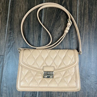 Bolso Cartera Vera Bradley Cuero Acolchado Mini Stella en Nude - Correa Bandolera Foto 1 de 4
