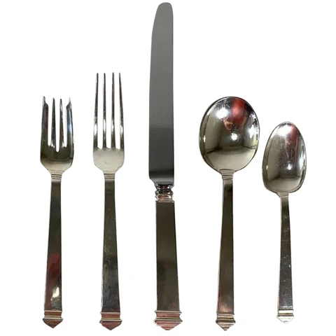 American Tiffany & Co. Sterling Silver Hampton Flatware (64 pieces) c. 1934-47 Cover