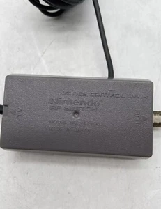 Adattatore Nintendo NES RF Switch NES-003 OEM ufficiale spedizione gratuita - Foto 1 di 4