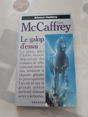 Roman - Anne McCaffrey - Le Vol de Pégase T.1 Le Galop d'essai - Presses Pocket - Photo 1/3