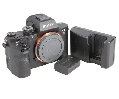 Корпус беззеркального цифрового фотоаппарата Sony a7S II с аккумулятором и зарядным устройством - Изображение 1 из 4