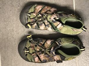 KEEN Size 3  Camouflage Waterproof Sandals  Green Brown Adjust Hiking Camo EUC