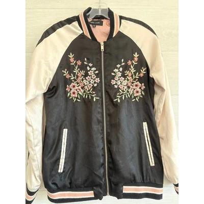 Chaqueta Bomber Bordada Floral Bordada Negra y Rosa Bordada Foto 1 de 4