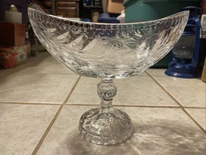 Clear Crystal Glass Banana Fruit Bowl Center Piece Etched Vintage - Picture 1 of 10