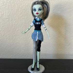 Mattel Monster High Schools Out Frankie Stein bambola labbra rosa volto alternativo 2011 - Foto 1 di 6