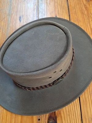 Chapéu Jacaru Summer Breeze Austrália Couro Marrom Camurça Masculino Médio Outback Novo  - Imagem 1 de 2