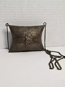 Collar monedero caja monedas baratija en forma de almohada de latón y cobre vintage - Imagen 1 de 9