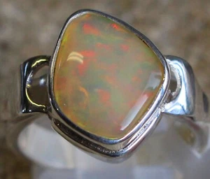 Welo Opal 3  Karat 950er Silberring Größe 18,4 / 58 mm - Bild 1 von 13
