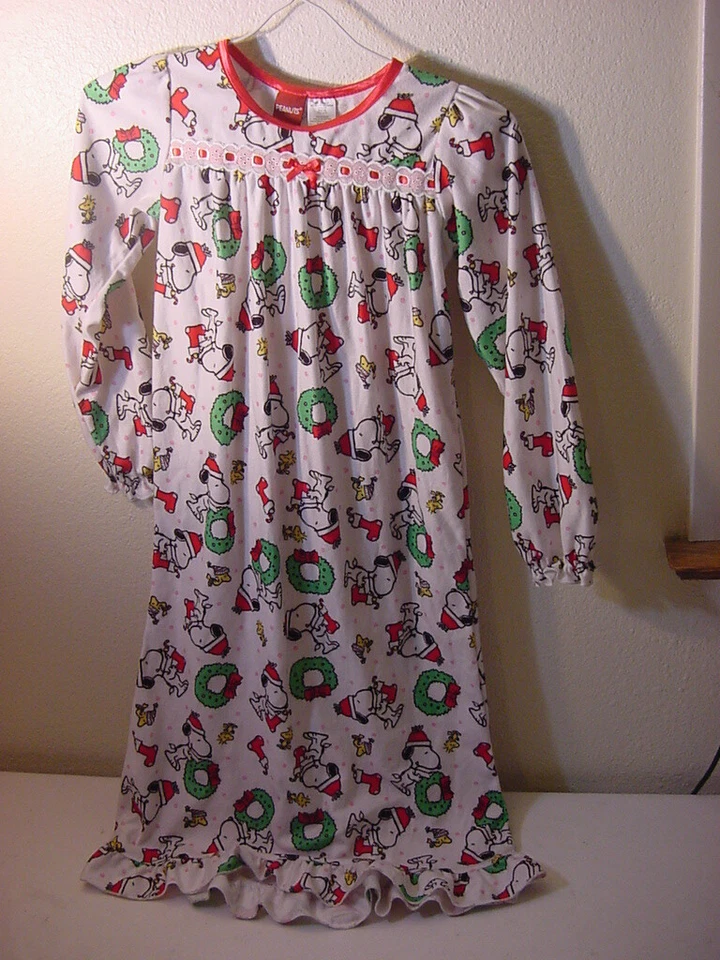 PEANUTS SNOOPY PAJAMAS 睡衣 - 女孩 尺寸 M — 第 1/3 张图片
