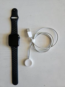 Apple Watch serie 6 - 44mm - Nike Edition - 2021 - Bild 1 von 9