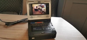 Sony Digital8 Walkman VCR Video GV-D800E PAL Digital Hi8 D8 8 mm * SOLO REPRODUCTOR * - Imagen 1 de 16