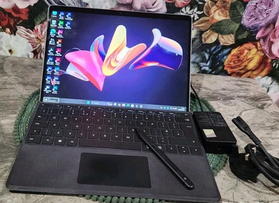 Microsoft Surface Pro 8 13" 16GB RAM 256GB SSD Core i7-7660U 11th GEN  - Image 1 of 4