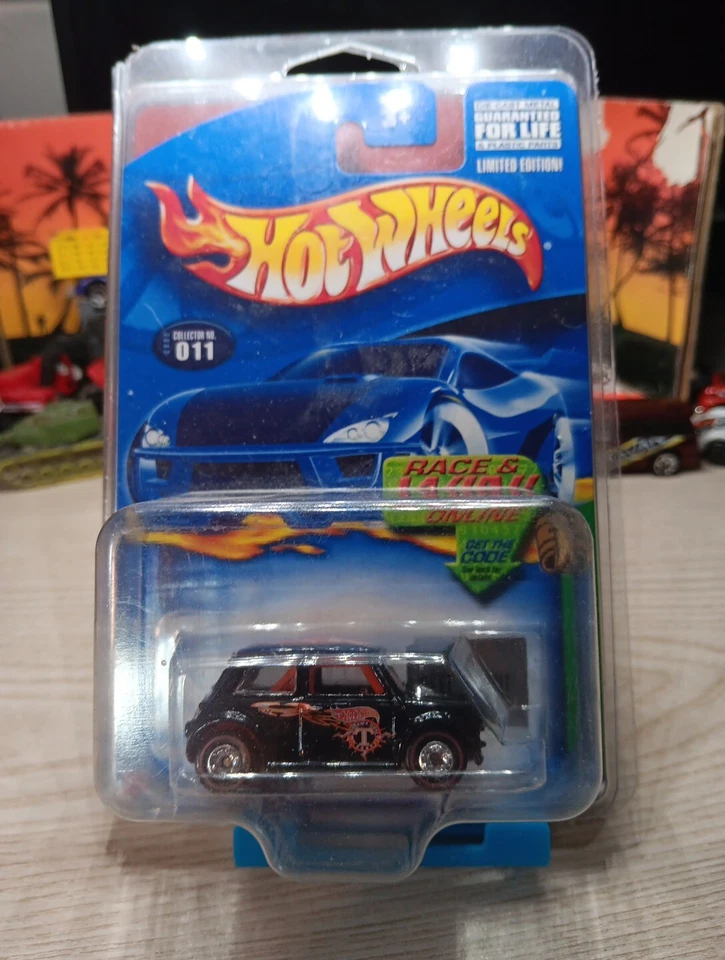 Hot Wheels 2002 Treasure Hunt Mini Cooper w/ protector - Image 1 of 4