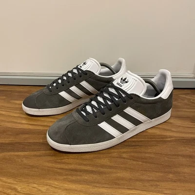 Adidas Originals Gazelle scarpe da ginnastica grigio/bianco scamosciato BB5480 uomo taglia UK10 EU44,5 - Immagine 1 di 4