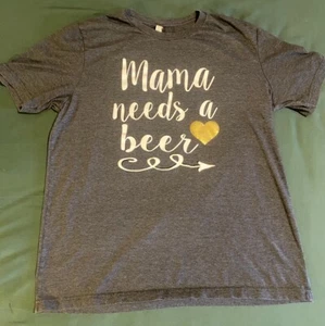 Bella+Canvas Women’s T-Shirt “Mama Needs A Beer” Size XL Drk Gray Gold Heart - Picture 1 of 3