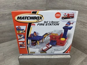 VTG 2000 Matchbox Roll 'n Rescue Fire Station (w/ Fire Truck) - Mattel - NEW - Picture 1 of 9
