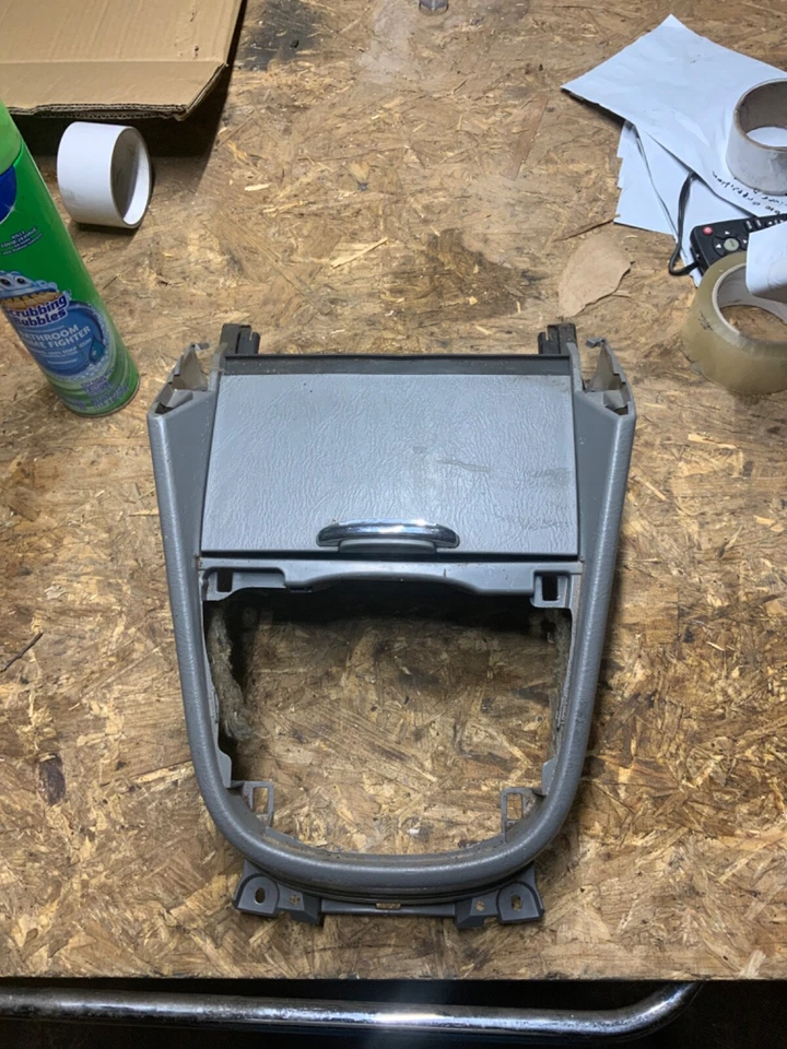 Console dianteiro 2004 Suzuki XL7 Grand Vitara - Suzuki (75810-50J20-KV1 porta-copo - Imagem 1 de 4