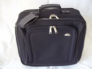 "Estuche de negocios de mano con ruedas rodantes negro Samsonite 15"" x 17"" x 7" - Imagen 1 de 11