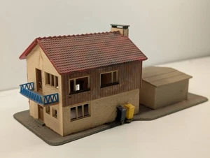 Faller HO Gauge Detached House with Garage – Plastic Model Kit - Picture 1 of 4