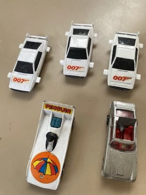 Corgi Penguin 007 Aston Martin Lotto - Immagine 1 di 4