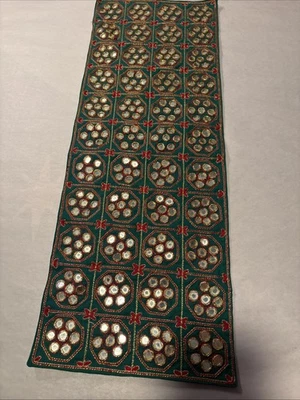 Tapiz bordado vintage indio Kutch espejo trabajo 22”x 8”. Foto 1 de 4