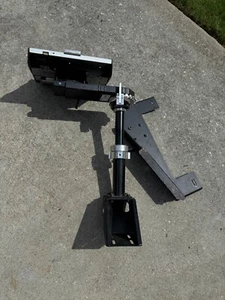 Support Havis : quai CF31, support, bras oscillant et pivotant, poteau, plaque de base Dodge CH-B - Photo 1/20
