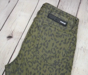 Hurley Damen Skinny Jeans Modell 81 Größe 26 grün Leopardenmuster - Bild 1 von 9