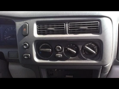 Control de temperatura delantero EE. UU. compatible con 00-04 MONTERO SPORT 22281004 Foto 1 de 4