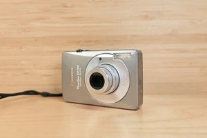 Canon PowerShot SD750 Digital Elph / 7.1MP Compact Camera / Silver - Picture 1 of 6