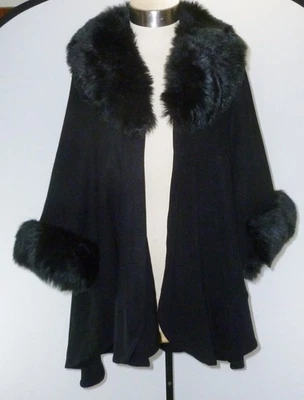 Плащ пончо Surroundings один размер воротник из искусственного меха манжеты черный мягкий элегантный - Изображение 1 из 3