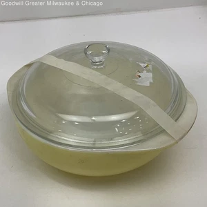 VNTG Pyrex 024 yellow Casserole Dish With Glass Lid - Picture 1 of 3