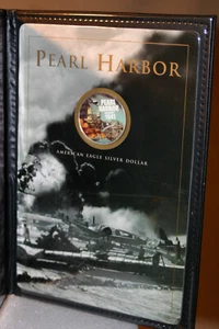US PEARL HARBOR SILVER DOLLAR AMERICAN EAGLE COMMEMORATIVE 2008 COLORIZED - Picture 1 of 9