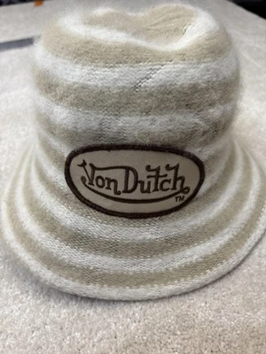Sombrero cubo Von Dutch talla única para mujer beige crema rayas angora parche difuso tejido Foto 1 de 4