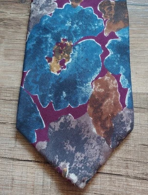 Windsor Vintage 100% Silk Long Necktie - Image 1 of 4