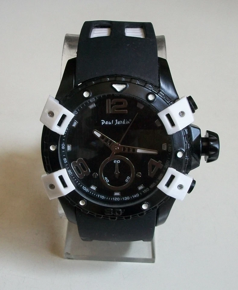 Reloj de hip hop informal elegante de moda con correa de silicona con acabado blanco y negro para hombre Foto 1 de 4