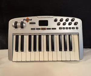 M-Audio Oxygen 8 v2 25-Key MIDI USB Keyboard Controller With USB Cable - TESTED - Picture 1 of 10