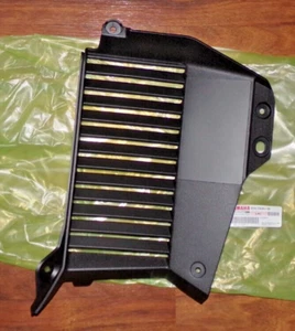 YAMAHA YXZ1000R YXZ VENTILACIÓN DERECHA, PROTECTOR RADIADOR CON PERCHA, VENTILACIÓN TÉRMICA B5H-F844J-00 - Imagen 1 de 4