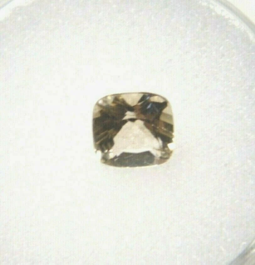 香槟黄玉 1.01 克拉 6x6x4 毫米气垫天然宝石   — 第 1/1 张图片