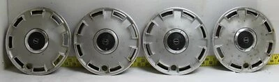 Juego de 4 tapacubos de 15" usados OEM 8926313 1974-79 Saab 99 (2931) Foto 1 de 4