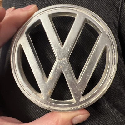 Volkswagen Beetle emblema aluminio vintage Foto 1 de 4