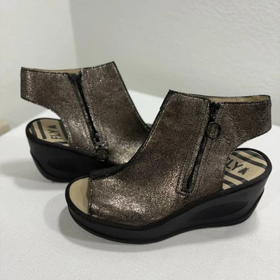 Fly London Platform 露趾拉链楔形凉鞋金属色尺寸 39(美国 8)时尚休闲 — 第 1/4 张图片