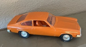 74 1974 CHEVY VEGA  DEALER PROMO MODEL 1/25 SCALE PLASTIC MPC ORANGE **NO BOX** - Picture 1 of 9