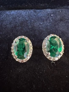 1.80Ct Green Emerald .20Ct Natural Diamond Round Brilliant Cut in 18K White Gold - Picture 1 of 14