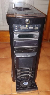 Pc Funzionante Con Molti Accessori Predisposto Per Raffreddamento A Liquido  - Immagine 1 di 4