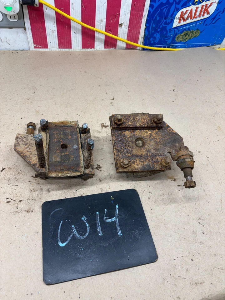 1949 1950 1951 OLDSMOBILE CHEVROLET REAR AXLE SHOCK MOUNT LEAF SPRING PLATES OEM - Image 1 of 4