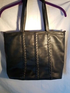 Marca Xin Xin - Cartera negra con detalles de trenzado y dos correas - Excelente estado - Imagen 1 de 12