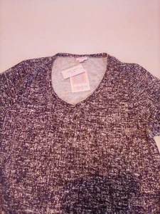 LuLaRoe "Iris" Black & White V Neck Women's Size Medium Top - New w/Tag - Picture 1 of 4