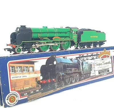 Bachmann OO British Southern Lord Nelson Class "SIR MARTIN FROBISHER" Locomotive - Image 1 of 4