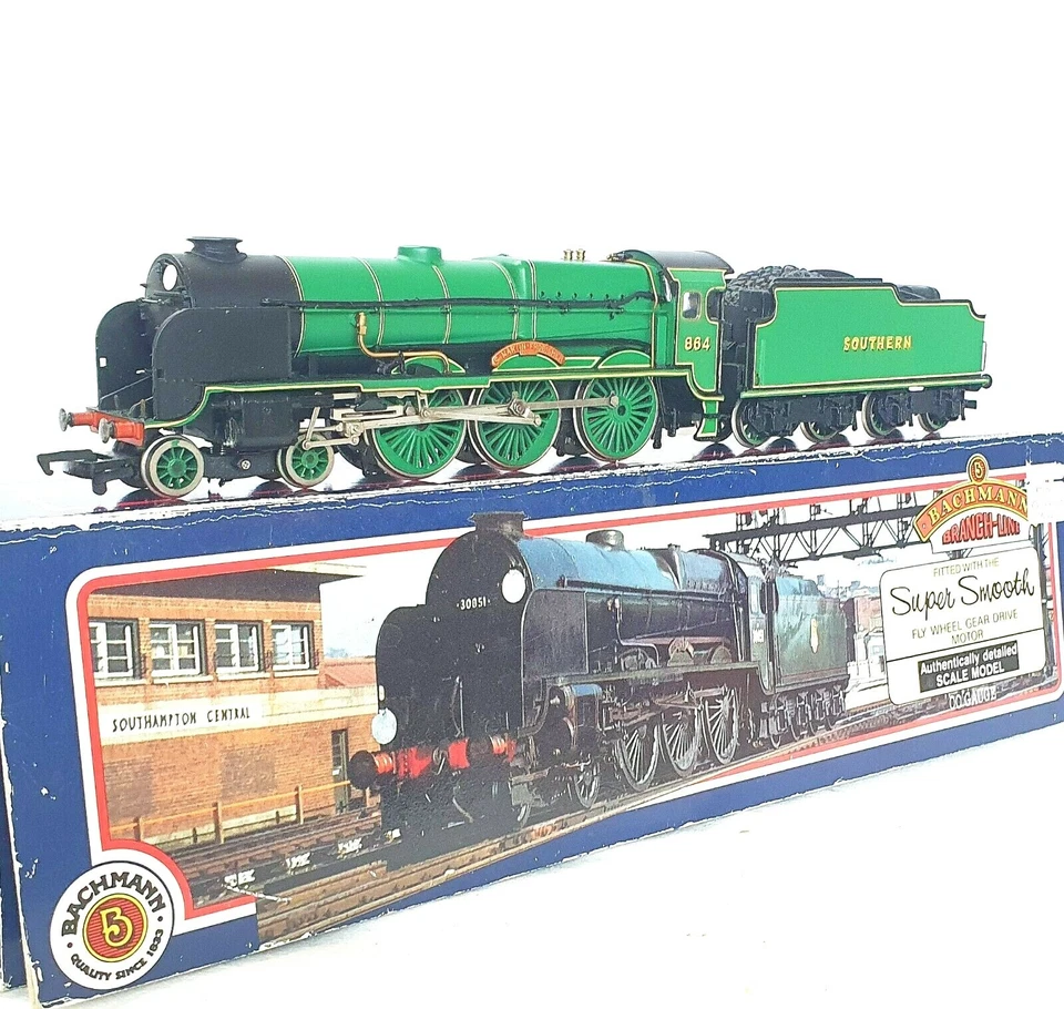 Bachmann OO British Southern Lord Nelson Class "SIR MARTIN FROBISHER" Locomotive - Image 1 of 4