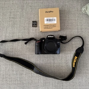Nikon D3200 Digital SLR Camera Body with Battery Charger - Picture 1 of 7